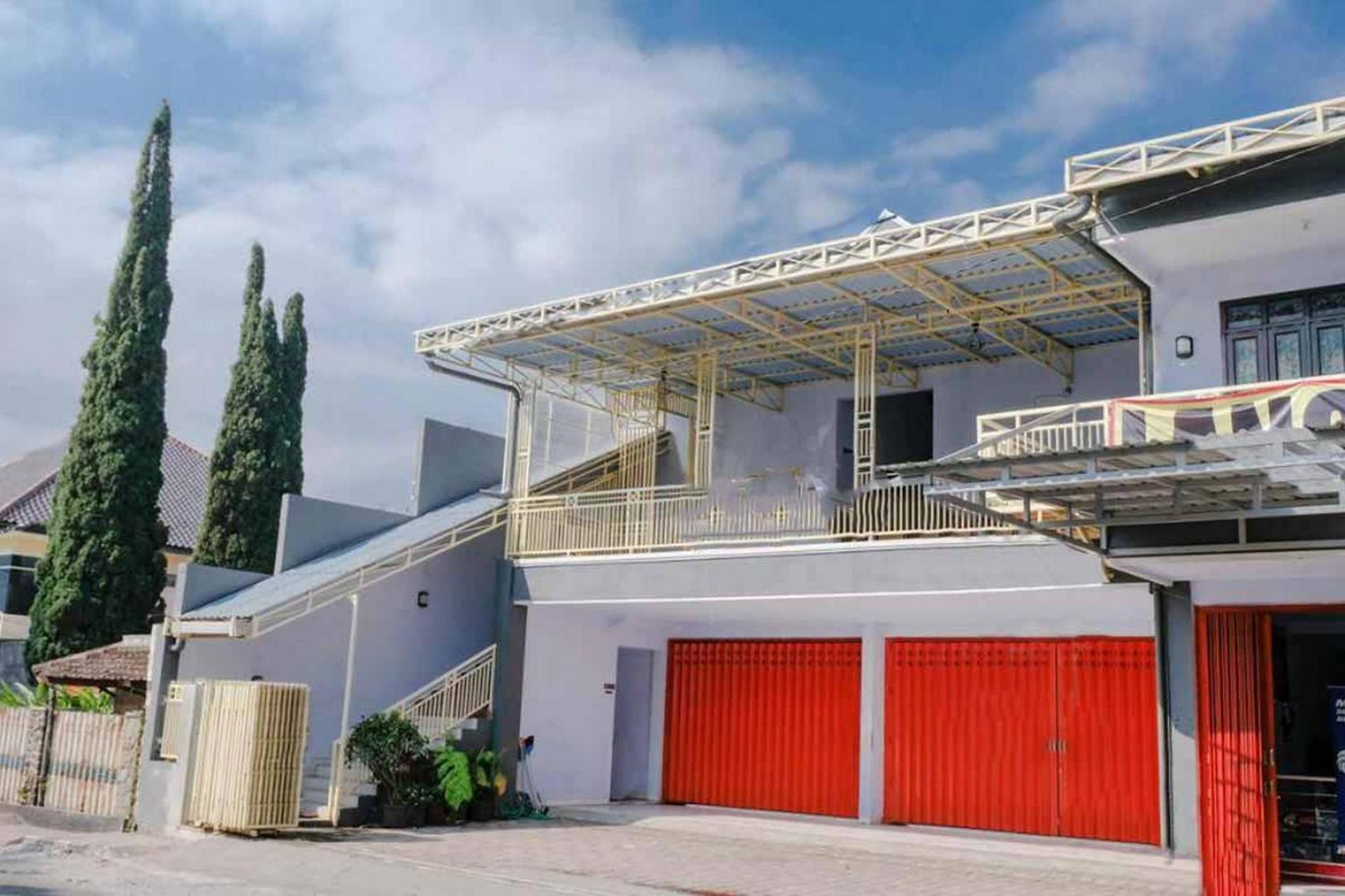 Reddoorz Syariah At Wisma Djokorio Poncokusumo Malang Zewnętrze zdjęcie