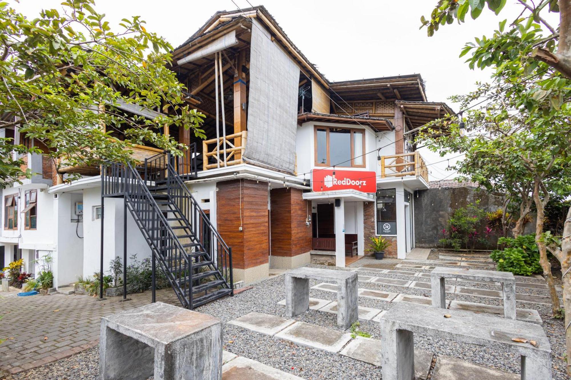 Reddoorz Syariah At Wisma Djokorio Poncokusumo Malang Zewnętrze zdjęcie