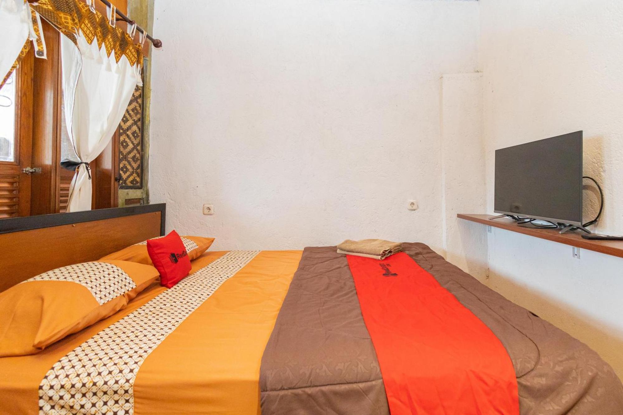 Reddoorz Syariah At Wisma Djokorio Poncokusumo Malang Zewnętrze zdjęcie