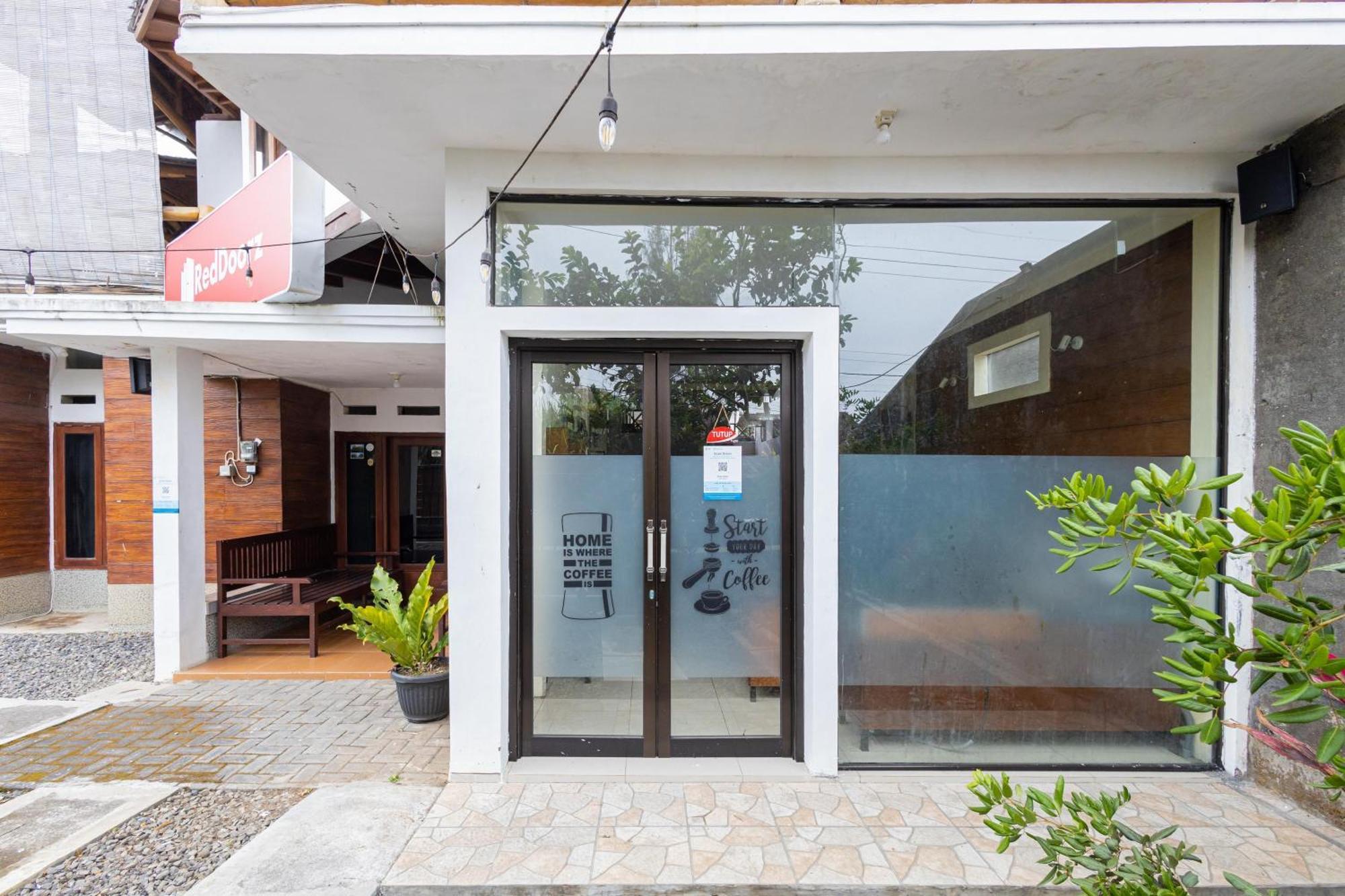 Reddoorz Syariah At Wisma Djokorio Poncokusumo Malang Zewnętrze zdjęcie