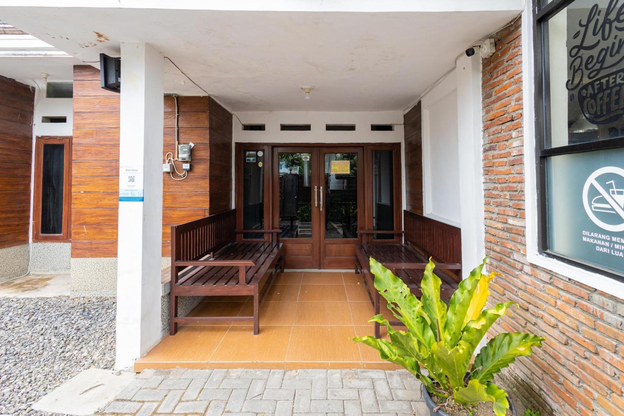 Reddoorz Syariah At Wisma Djokorio Poncokusumo Malang Zewnętrze zdjęcie