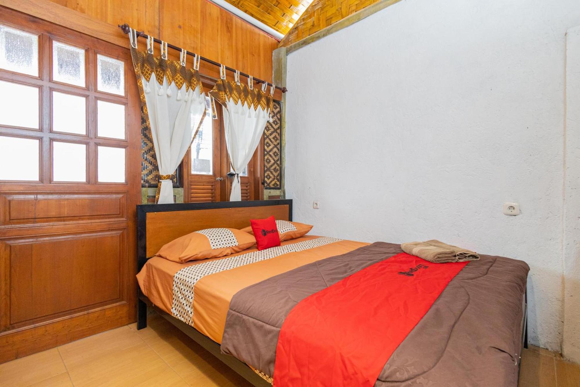 Reddoorz Syariah At Wisma Djokorio Poncokusumo Malang Zewnętrze zdjęcie