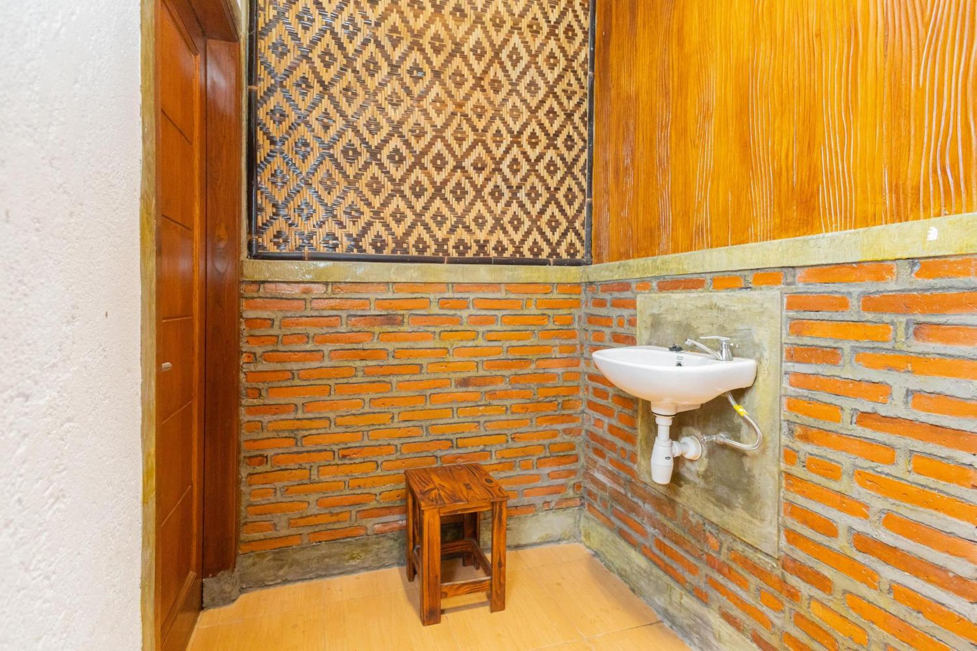 Reddoorz Syariah At Wisma Djokorio Poncokusumo Malang Zewnętrze zdjęcie