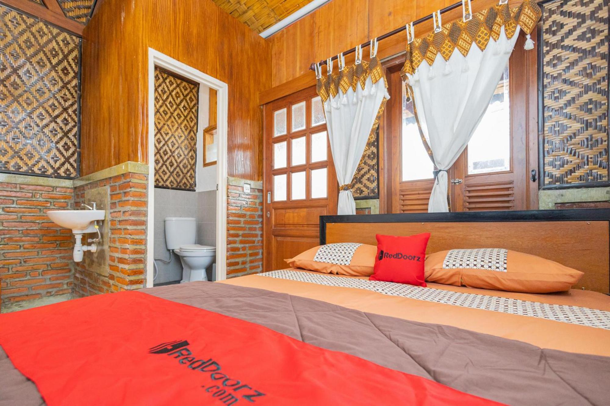 Reddoorz Syariah At Wisma Djokorio Poncokusumo Malang Zewnętrze zdjęcie
